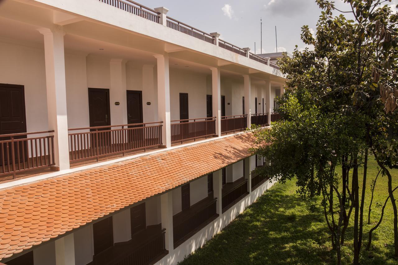 Samrith Hotel Kâmpóng Thum Buitenkant foto