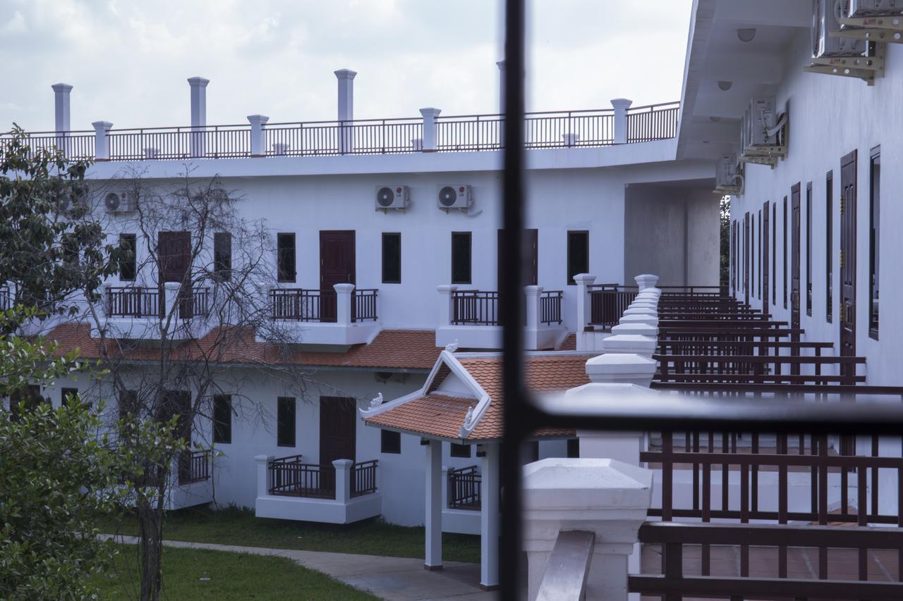 Samrith Hotel Kâmpóng Thum Buitenkant foto